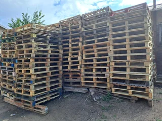 Clean used wooden pallets for sale!!