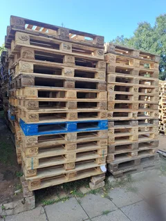Clean used wooden pallets for sale!!