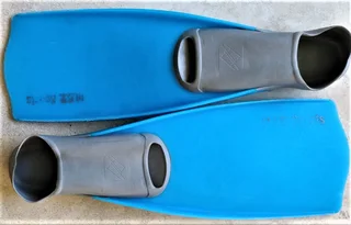 Flippers size LARGE 9-11