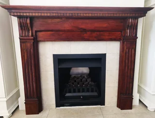 Fireplace surround with mantel shelf