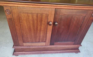Cabinet solid wood