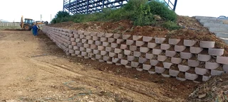 Retainer walls installation