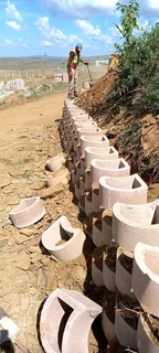 Retainer walls installation