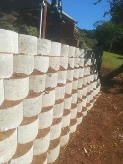 Retainer wall installation