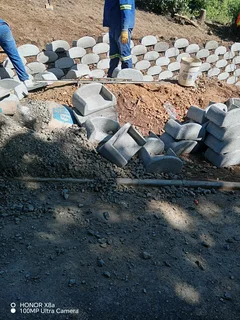 RETAINING WALLS installations