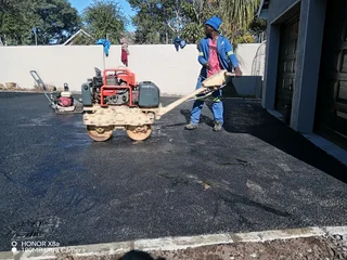 Tar driveways, parking&#39;s, resurfacing and more