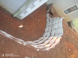 Retainer walls supply and installation