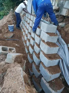 Retainer walls supply and installation
