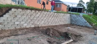 Retainer walls supply and installation