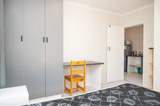 Single Rooms Available in 2 Bed Flats - Summerstrand Student Accommodation