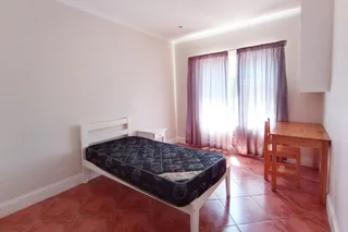 Single Room Available in Summerstrand Student House for 2026