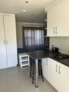 Summerstrand Female Student Accommodation - Single Room Available in 3 Bed Flatlet