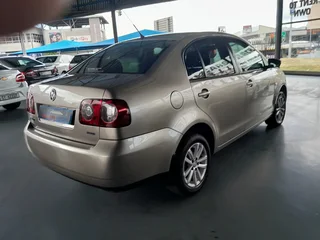 2015 Volkswagen Polo 1.4 sedan  automatic