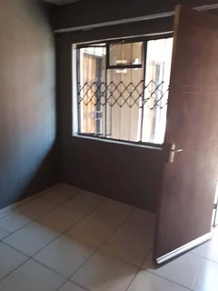 Single Room available to rent