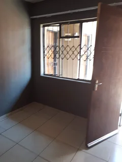 Single Room available to rent