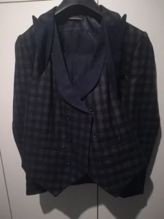 Suit - Ad posted by Natalie Visagie