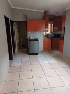 2 bedroom house available R5 600