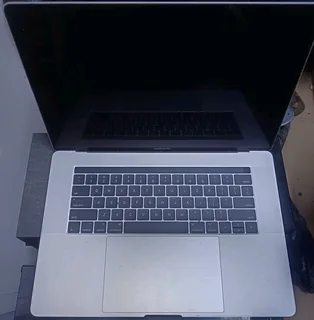 Macbook 1707 i7 16gig ram 1tbssd