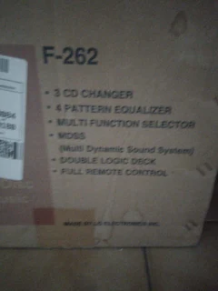 Hi fi system with cd player and 2 speakers