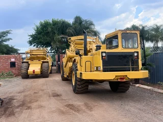 Caterpillar 615 Self elevating Belly scrapers