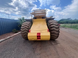 Caterpillar 615 Self elevating Belly scrapers