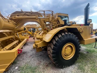Caterpillar 615 Self elevating Belly scrapers