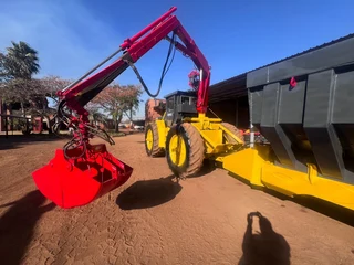 Agrico 4&#43;125c tractor / tandem trailer combo