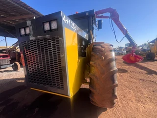 Agrico 4&#43;125c tractor / tandem trailer combo