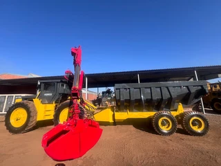 Agrico 4&#43;125c tractor / tandem trailer combo