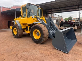 Volvo L60E front end loader