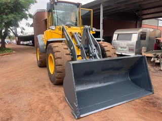 Volvo L60E front end loader