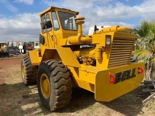 Bell 1756TL4 tractor with Grid roller
