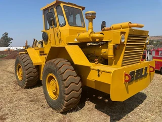 Bell 1756TL4 tractor with Grid roller