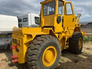 Bell 1756TL4 tractor with Grid roller