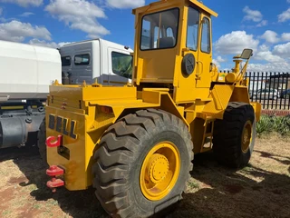 Bell 1756TL4 tractor with Grid roller