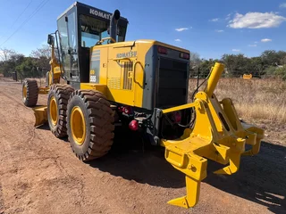 Komatsu GD555A grader