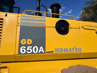 Komatsu GD 650 A motorgrader ( 140 H equivalent)
