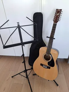 Guitar - Ad posted by Mrs. Corinne Richards