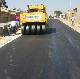 TAR SURFACES-TENNIS COURTS-PAVING- RENOVATIONS - E.T.C CONTACT US ON 073 739 5709