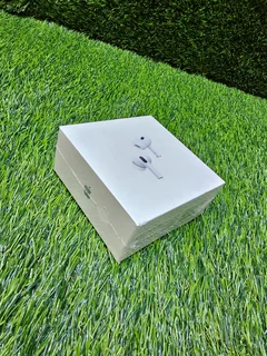 Apple AirPods Pro (2nd Generation) with MagSafe Charging Case