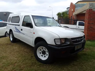 Isuzu bakkie 200l petrol R69 900