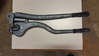 Hand Punch, Portable, ROPER WHITNEY (USA) #8-1. Capacity of ¼” (6,35mm) Hole Through ¼“ Plate.