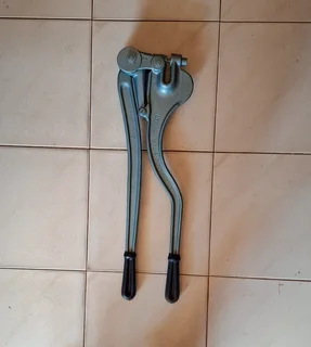 Hand Punch, Portable, ROPER WHITNEY (USA) #8-1. Capacity of ¼” (6,35mm) Hole Through ¼“ Plate.