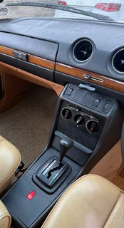 1984 Mercedes-Benz W123 Sedan