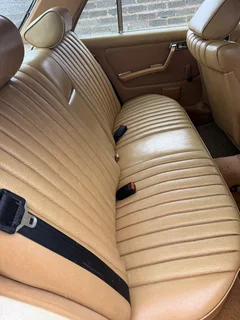 1984 Mercedes-Benz W123 Sedan