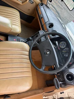 1984 Mercedes-Benz W123 Sedan