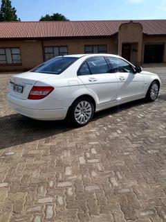 Mercedes-Benz c180 automatic 2009 model