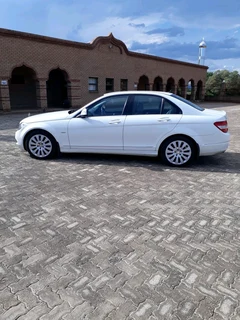 Mercedes-Benz c180 automatic 2009 model