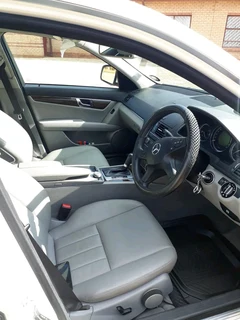 Mercedes-Benz c180 automatic 2009 model
