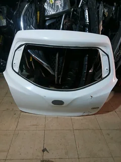 Nissan Datsun go tailgate